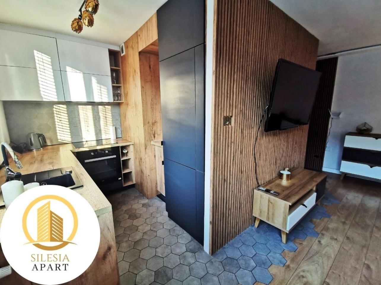 Apartament Lancelot Apartment Tychy Bagian luar foto